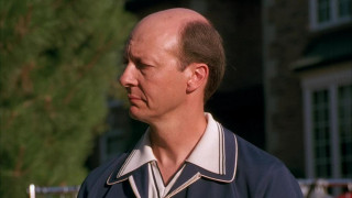 Кадр з фільму Високі паркани