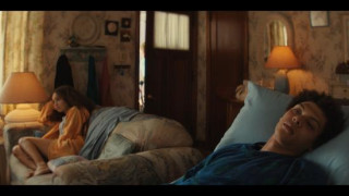 Кадр з фільму Сонячний берег