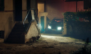 Кадр з фільму Дівчина з браслетом