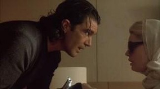 Кадр з фільму Фатальна жінка