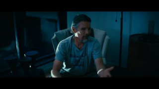 Кадр з фільму Ілюзія безпеки