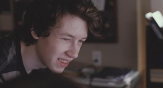 Кадр з фільму Голосніше, ніж бомби