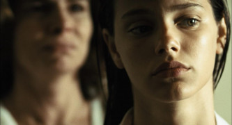 Кадр з фільму За течією