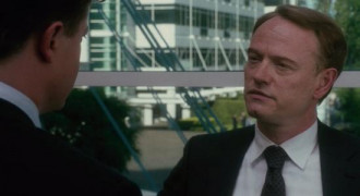 Кадр з фільму Крайні заходи