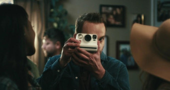 Кадр з фільму Їдьте назад