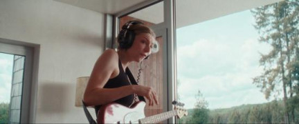 Кадр з фільму Кривава таємниця