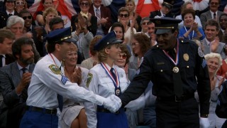 Кадр з фільму Поліцейська академія 5: Операція Маямі-Біч