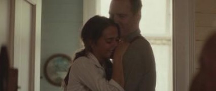 Кадр з фільму Світло між двох океанів