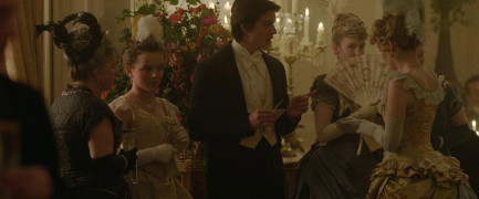 Кадр з фільму Енола Xолмс 2