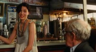 Кадр з фільму Під маскою жиголо