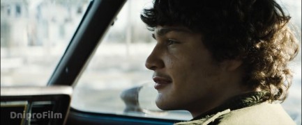 Кадр з фільму Білий хлопець Рік