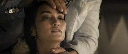 Кадр з фільму Палаючий острів