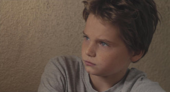 Кадр з фільму Дівчисько