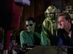 Кадр з фільму Марсіани, забирайтеся додому