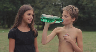 Кадр з фільму Дівчисько