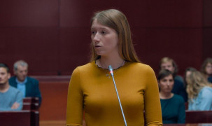 Кадр з фільму Дівчина з браслетом