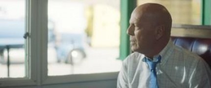 Кадр з фільму Північ на злаковому полі