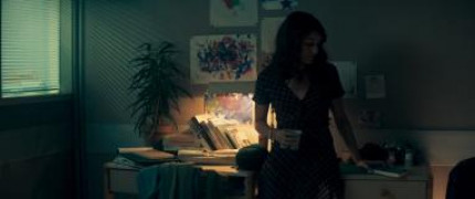 Кадр з фільму Крізь вогонь