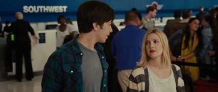 Кадр з фільму На відстані кохання