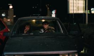 Кадр з фільму Без даху, поза законом