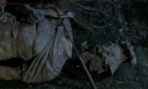 Кадр з фільму Джону дали зброю