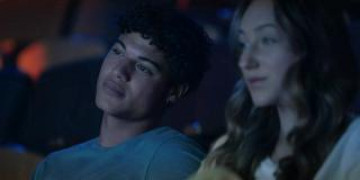 Кадр з фільму Висока Дівчина 2