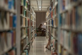 Кадр з фільму Чи зможете Ви мені пробачити?