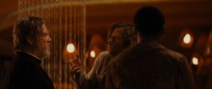 Кадр з фільму Погані часи у «Ель Роялі»