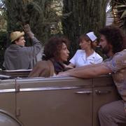 Кадр з фільму Забагато сонця