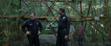 Кадр з фільму Там, де співають раки