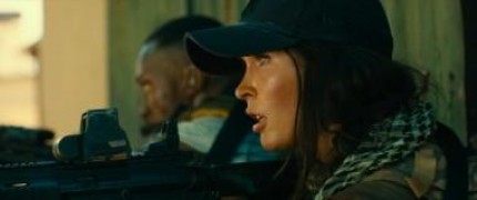 Кадр з фільму Хижачка