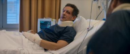 Кадр з фільму Наречений з all inclusive