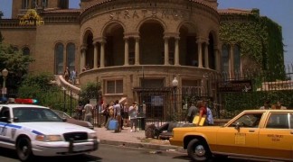 Кадр з фільму Таємниця школи мистецтв