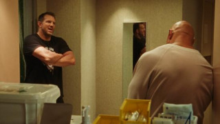 Кадр з фільму Незламний