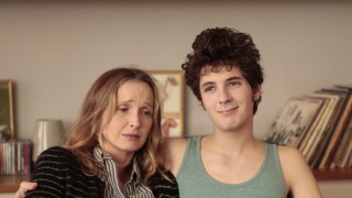 Кадр з фільму Матусин синок