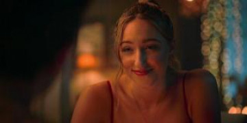 Кадр з фільму Висока Дівчина 2