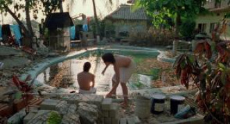 Кадр з фільму І твою маму теж