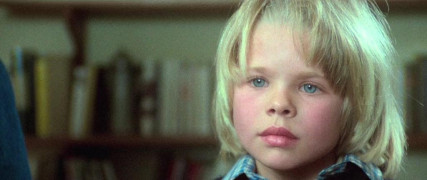 Кадр з фільму Будинок біля цвинтаря