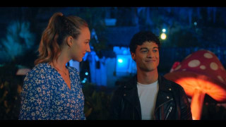 Кадр з фільму Висока Дівчина 2