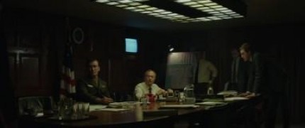 Кадр з фільму На вістрі