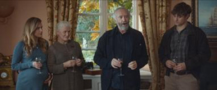 Кадр з фільму Дружина