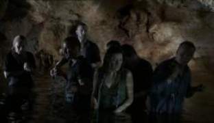 Кадр з фільму Тиждень акул