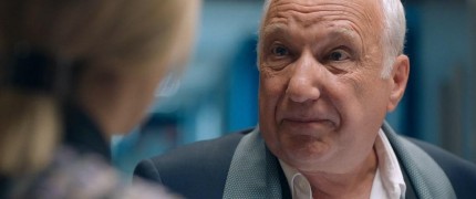 Кадр з фільму Від сім'ї не втечеш