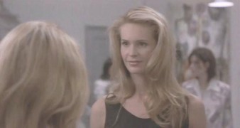 Кадр з фільму Якщо Люсі впаде