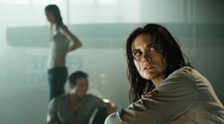 Кадр з фільму Цунамі