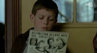 Кадр з фільму Сніданок на Плутоні