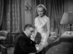 Кадр з фільму Бути чи не бути