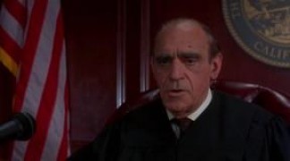 Кадр з фільму Поважний присяжний