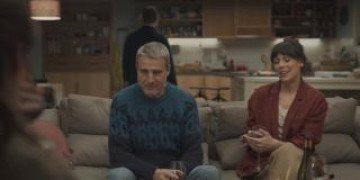 Кадр з фільму Сусіди зверху