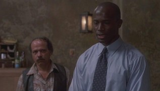 Кадр з фільму Шлях зброї